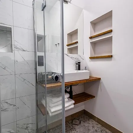 Montezera Butikowe Ekspedycje Sauna I Widok 佩霍维采